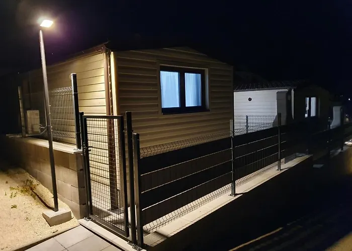 بيت للعطل Michalka - *