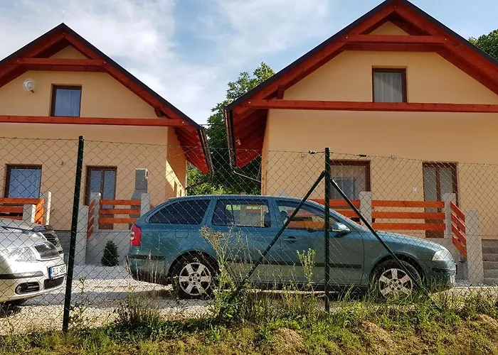 بيت للعطل Michalka - *