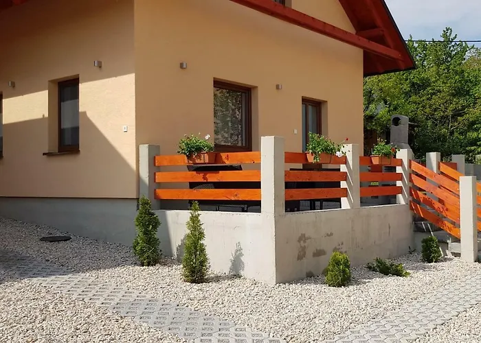 بيت للعطل Michalka - *