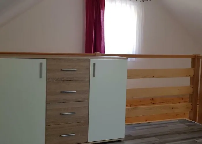 بيت للعطل Michalka - *